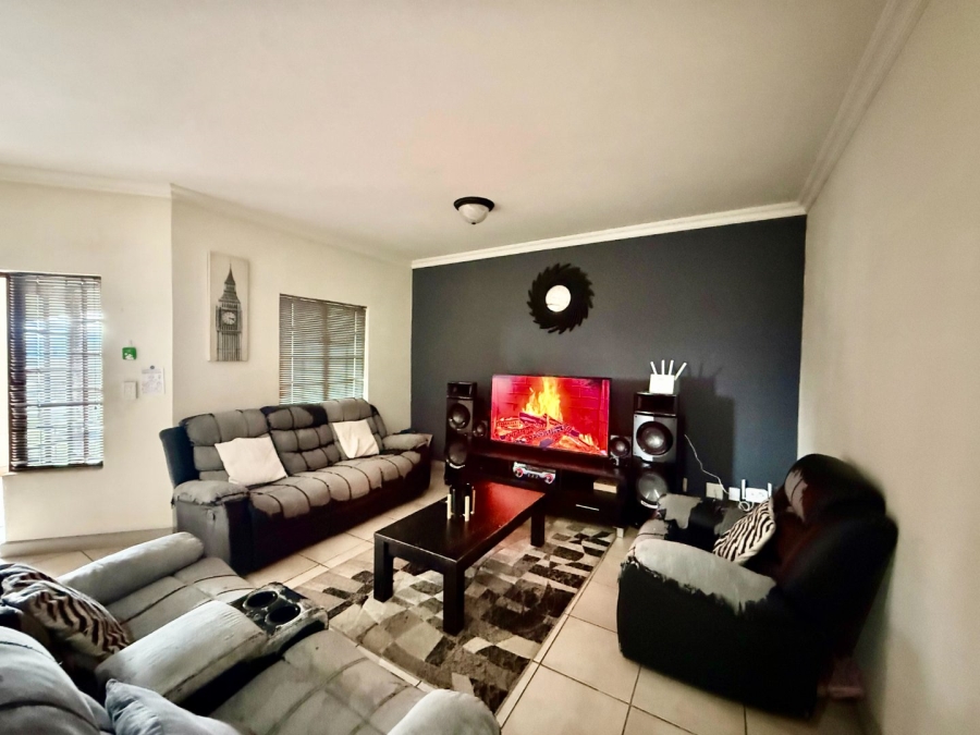 3 Bedroom Property for Sale in Meerhof North West